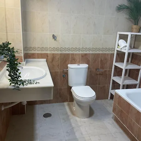 Piso En El Centro De Huelva Silencioso Y Con Gran Patio, Calle La Paz Buitenkant foto